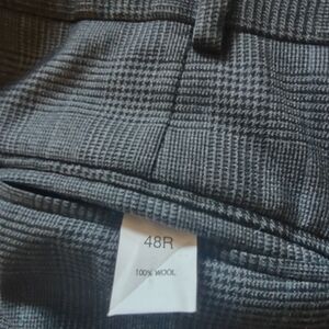52R Jos.A.Bank Charcoal Jacket and matching Grey Check Trousers (48R)